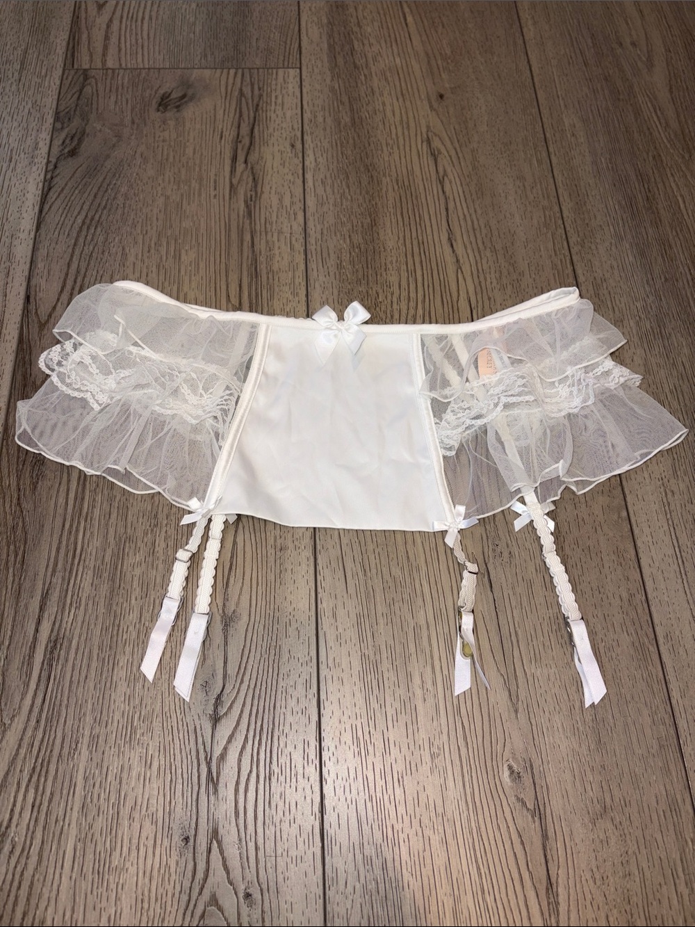Victoria's Secret White Lace Garter Belt